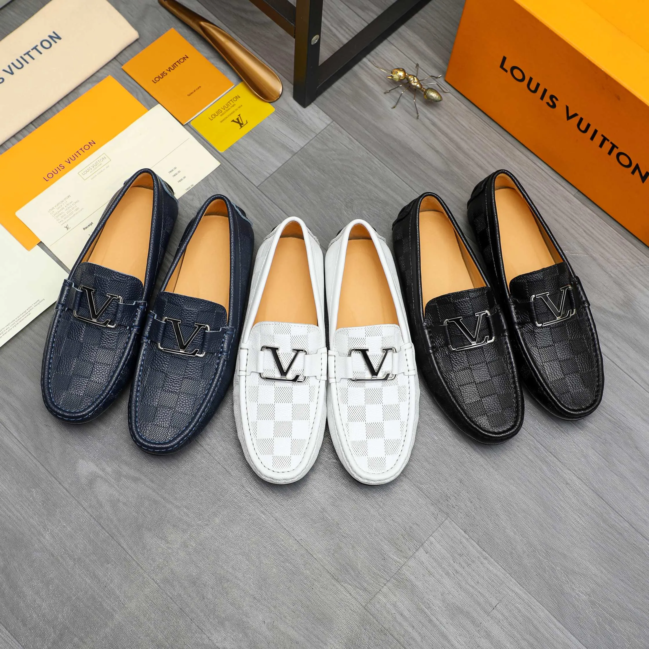 Men's shoes 💰p380 Product trademark: LV "Louis Vuitton" casual slip-on men's shoes Regular size: 38-45 Product materials: Selected classic embossed plaid upper, pigskin lining, rubber outsole